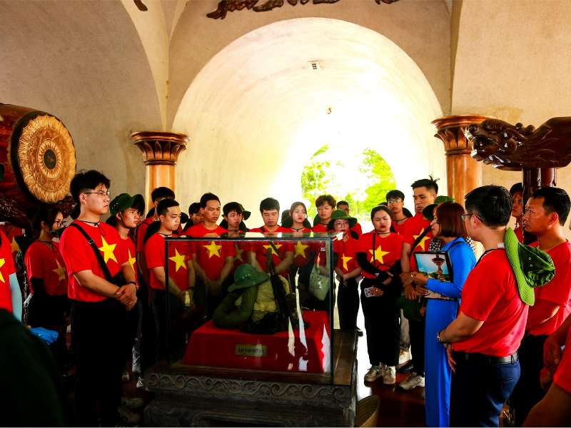 Hành trình tri ân của đoàn sinh viên tiêu biểu Trường Đại học Công nghiệp Hà Nội