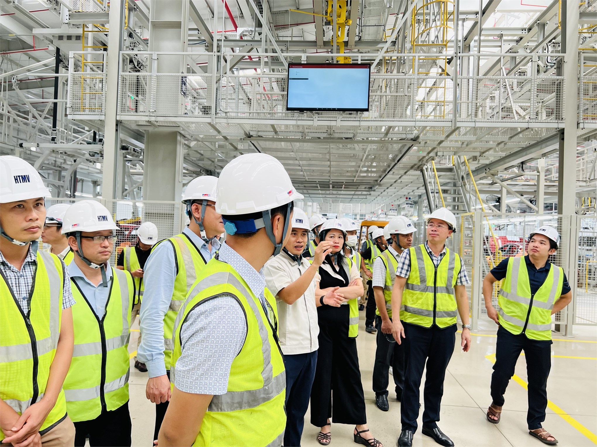 Ấn tượng chương trình thăm quan, làm việc tại nhà máy Hyundai Thành Công của cán bộ viên chức trường SMAE