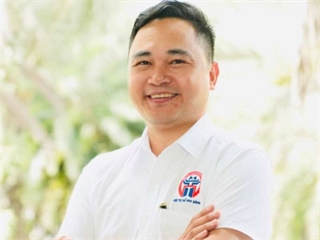 Cựu sinh viên Trần Văn Cảng-Tổng giám đốc công ty đầu tư Hương Cảng, chủ tịch hội đồng quản trị công ty cổ phần TIT Group