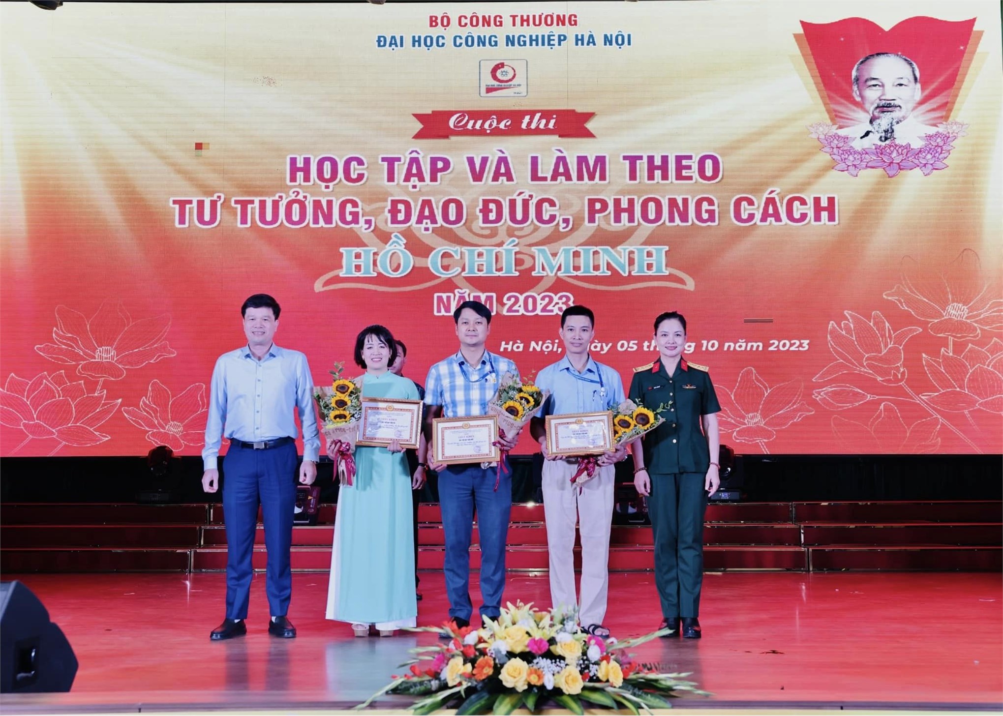 Liên Chi bộ Trường Cơ khí Ô tô, Phòng Tổ chức Hành chính, Trung tâm Truyền thông và Quan hệ công chúng đạt giải Nhì toàn đoàn và giải Tiểu phẩm sân khấu xuất sắc nhất cuộc thi Học tập và làm theo tư tưởng, đạo đức, phong cách Hồ Chí Minh