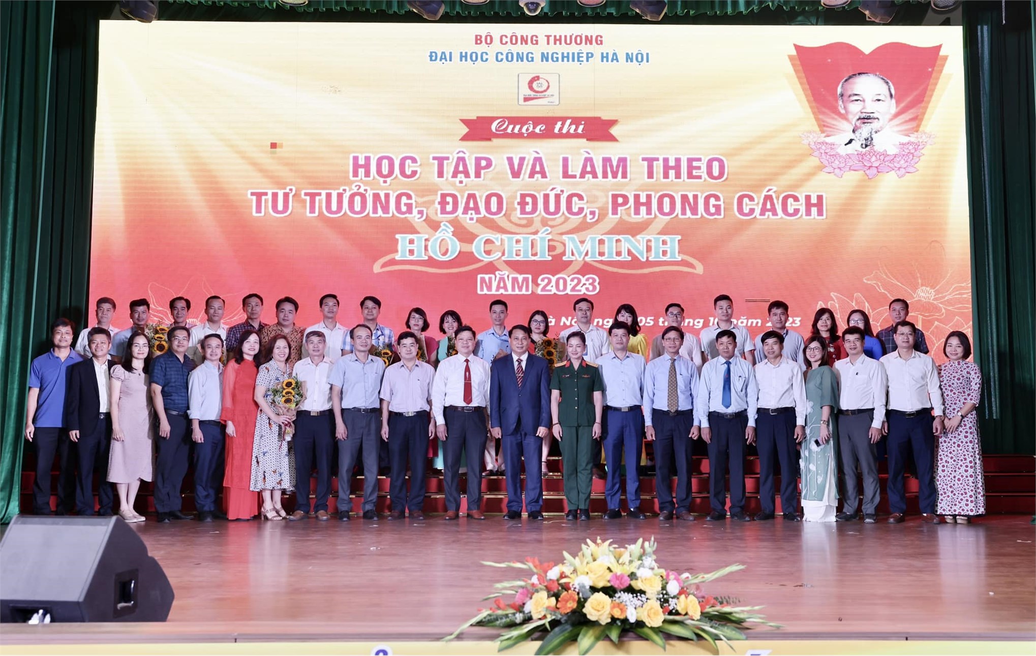 Liên Chi bộ Trường Cơ khí Ô tô, Phòng Tổ chức Hành chính, Trung tâm Truyền thông và Quan hệ công chúng đạt giải Nhì toàn đoàn và giải Tiểu phẩm sân khấu xuất sắc nhất cuộc thi Học tập và làm theo tư tưởng, đạo đức, phong cách Hồ Chí Minh