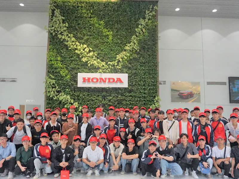 Sinh viên SMAE hào hứng tham quan, trải nghiệm tại công ty Honda Việt Nam và công ty LG Display Hải Phòng