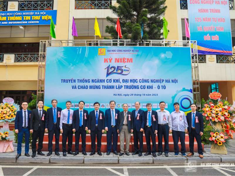 Kỷ niệm 125 năm truyền thống ngành Cơ khí (1898-2023) và chào mừng thành lập trường Cơ khí – Ô tô tràn ngập cảm xúc