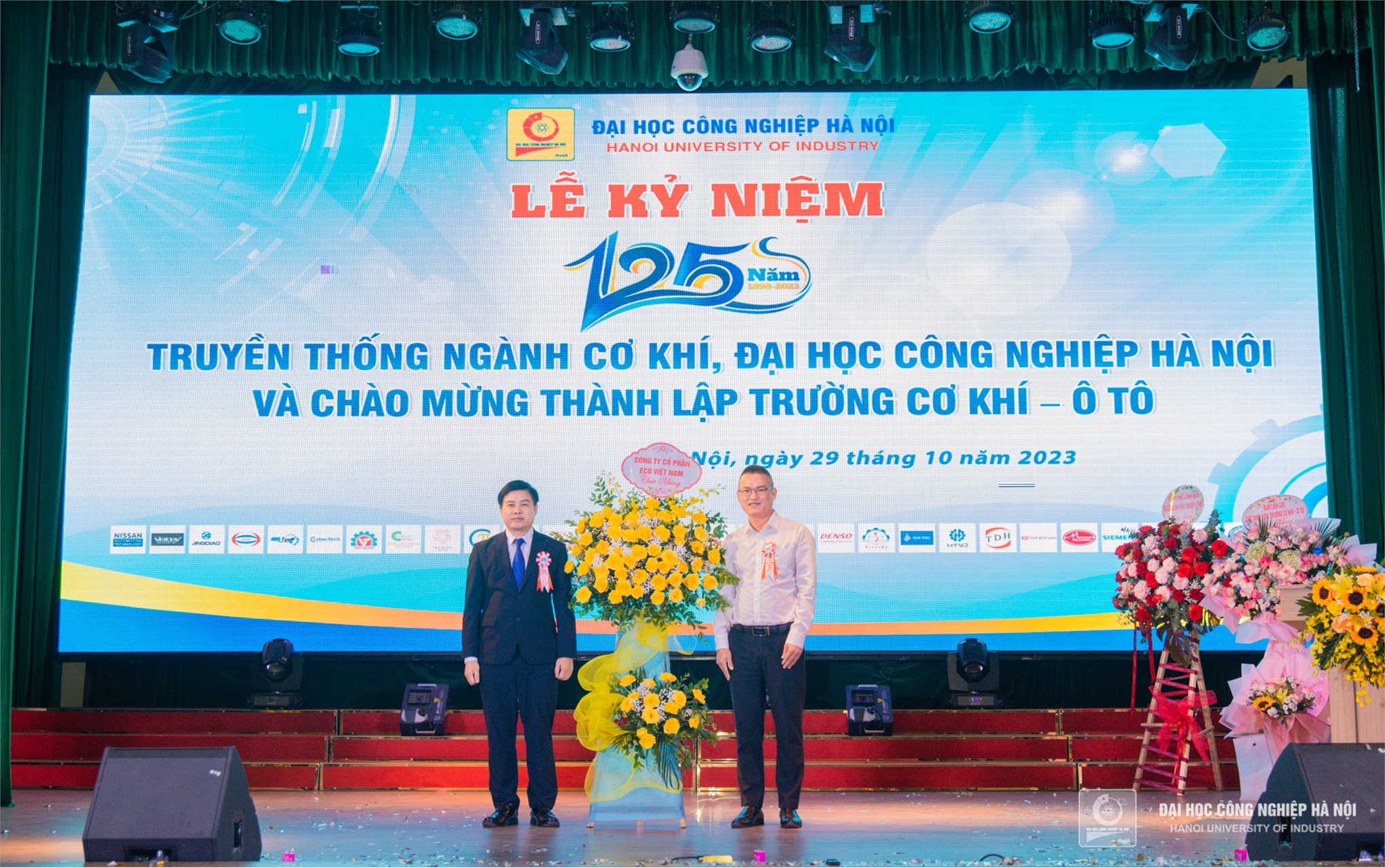 Kỷ niệm 125 năm truyền thống ngành Cơ khí (1898-2023) và chào mừng thành lập trường Cơ khí – Ô tô tràn ngập cảm xúc