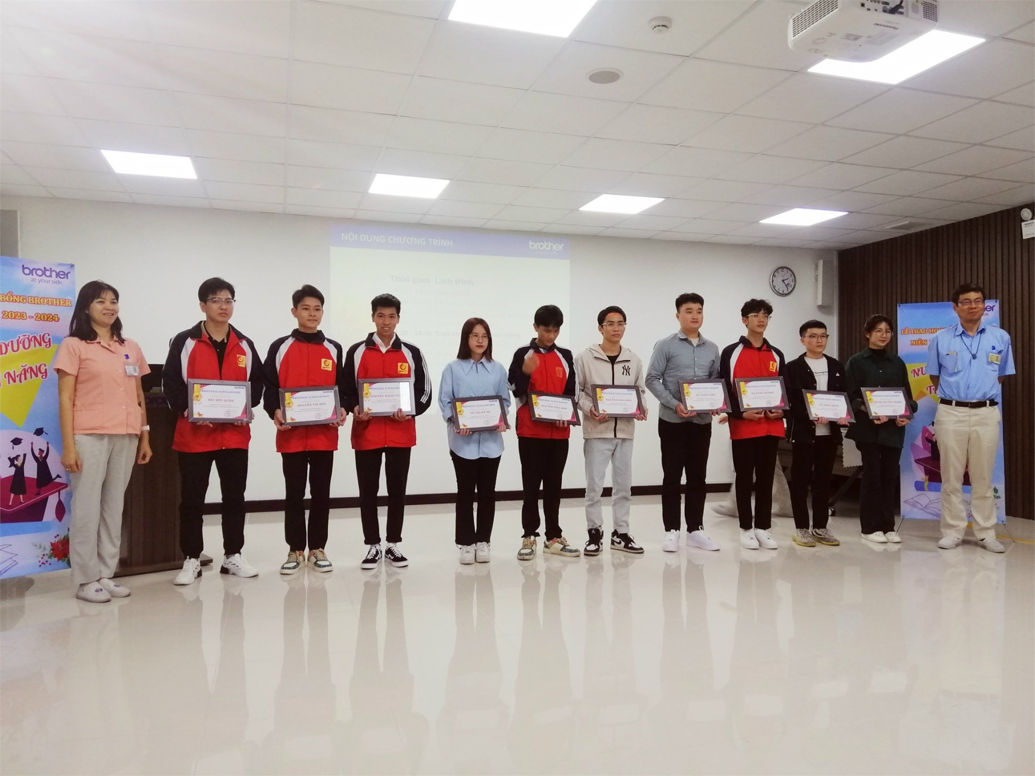 10 sinh viên Đại học Công nghiệp Hà Nội nhận học bổng Brother năm 2023