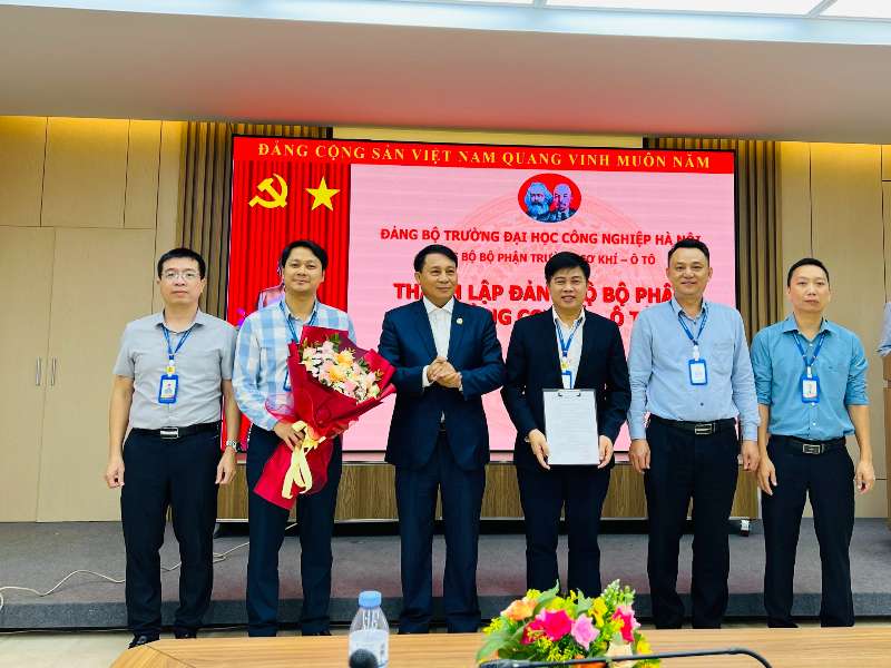 Công bố quyết định thành lập Đảng bộ bộ phận Trường Cơ khí – Ô tô