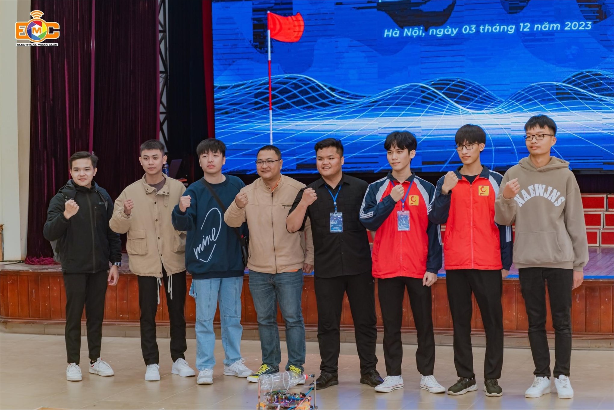 Sinh viên Hoàng Minh Hiếu – Lớp trưởng năng động, nhiệt huyết, đội trưởng đội DCN-SMAE cống hiến hết mình cho tuổi trẻ