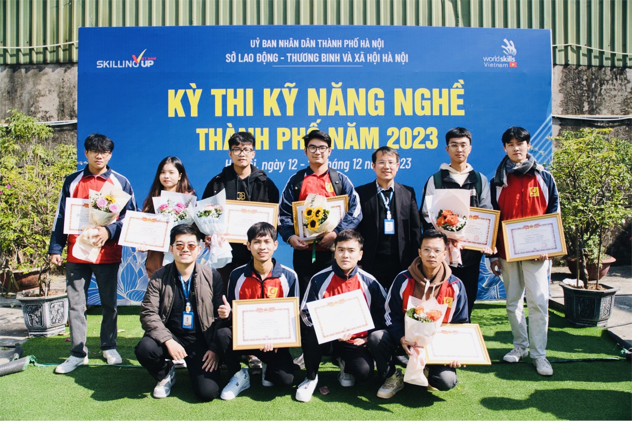 06 sinh viên Trường Cơ khí - Ô tô đạt giải tại kỳ thi tay nghề Thành phố Hà Nội năm 2023