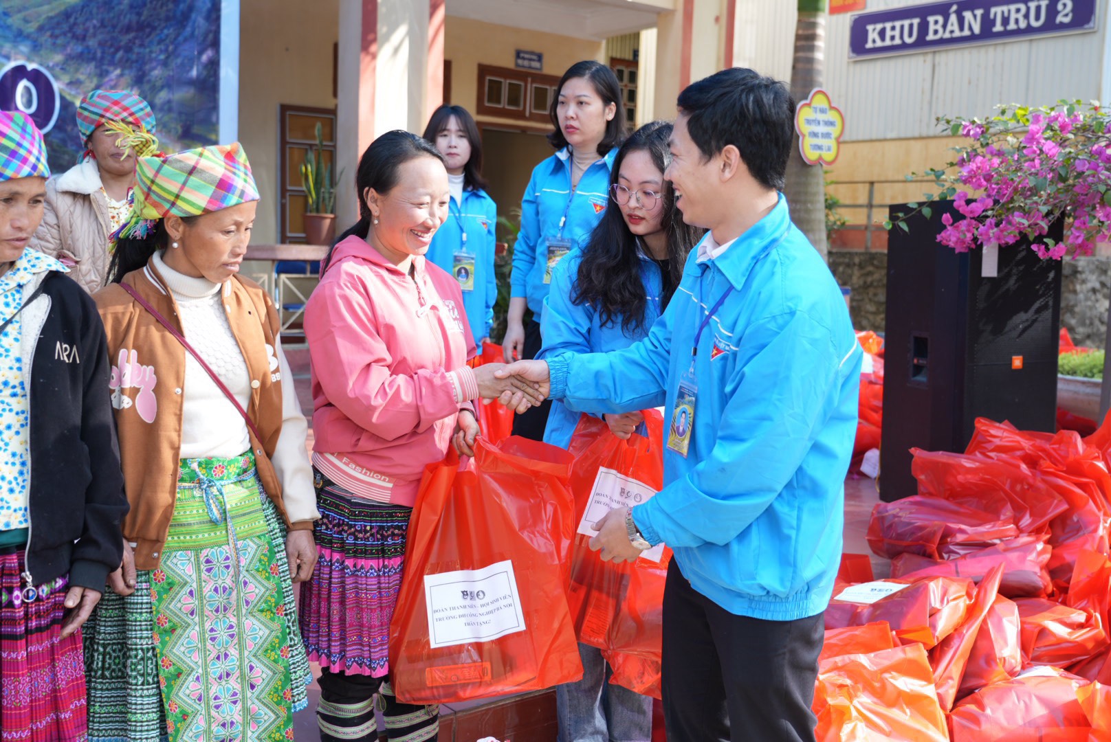 Tuổi trẻ Trường Cơ khí – Ô tô tích cực tham gia hoạt động “Đông ấm vùng cao” năm 2024 tại Trạm Tấu – Yên Bái