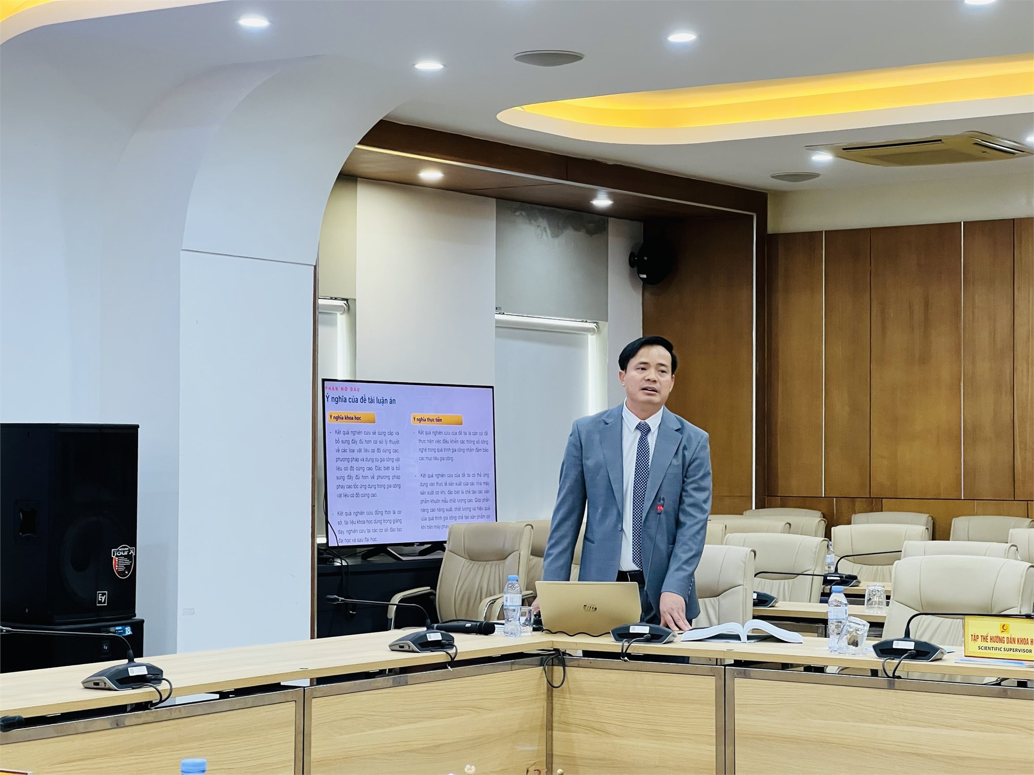 Bảo vệ thành công luận án tiến sĩ cấp Trường cho NCS Lê Thế Hưng