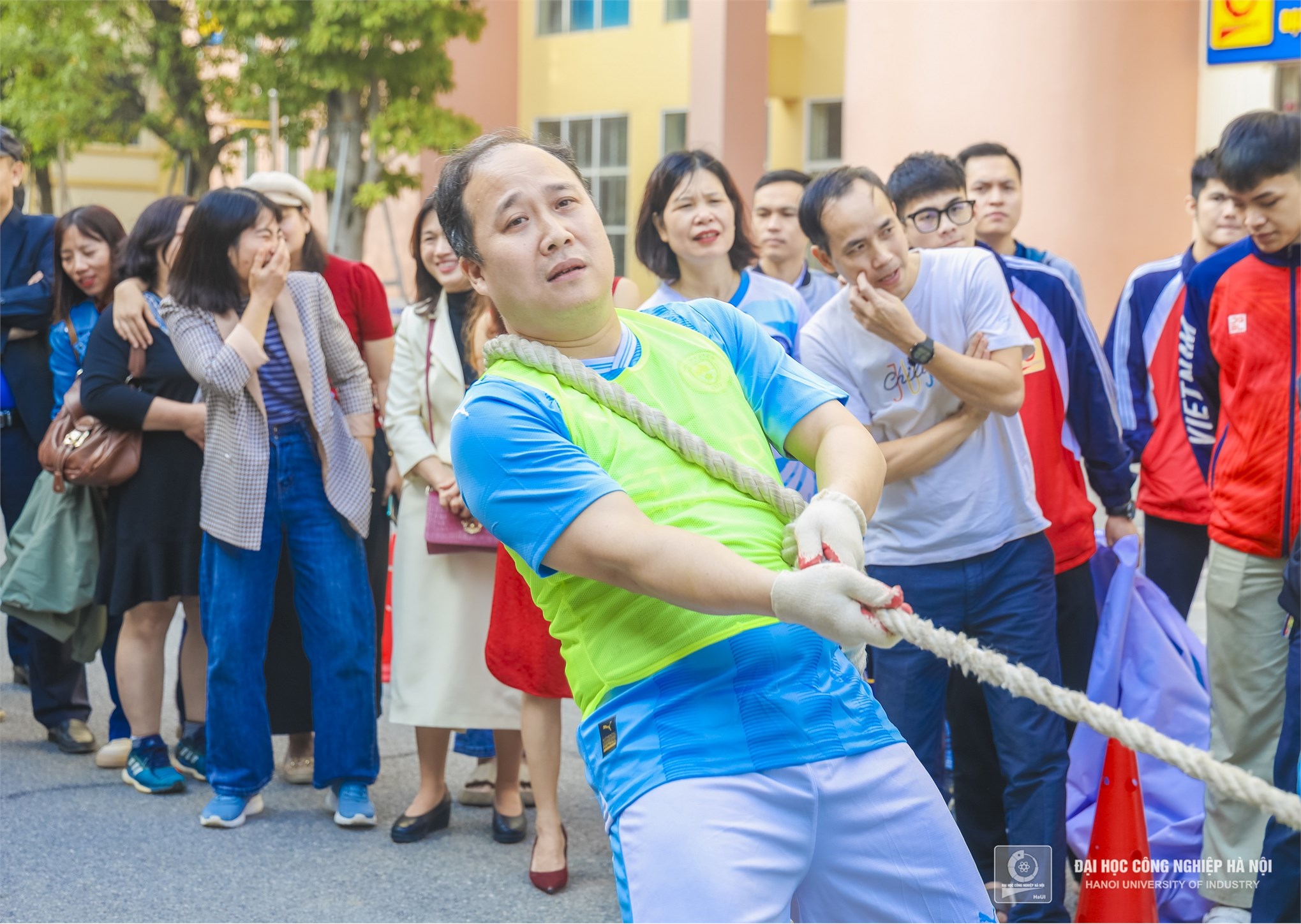 Liên quân 2 ( Trường Cơ khí – Ô tô, P. TCKT, TT Hỗ trợ sinh viên, TT Thông tin thư viện, TT Giáo dục quốc phòng an ninh) tích cực tham gia hội thao thể dục thể thao viên chức, người lao động năm 2024.