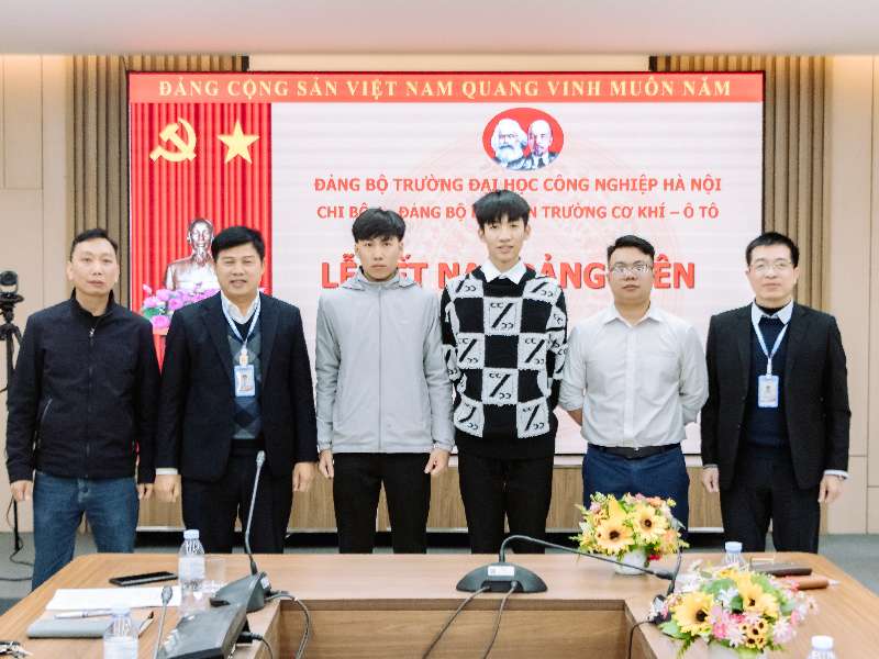 Chi bộ 4 – Đảng bộ Bộ phận Trường Cơ khí – Ô tô tổ chức kết nạp đảng viên mới T01/2024