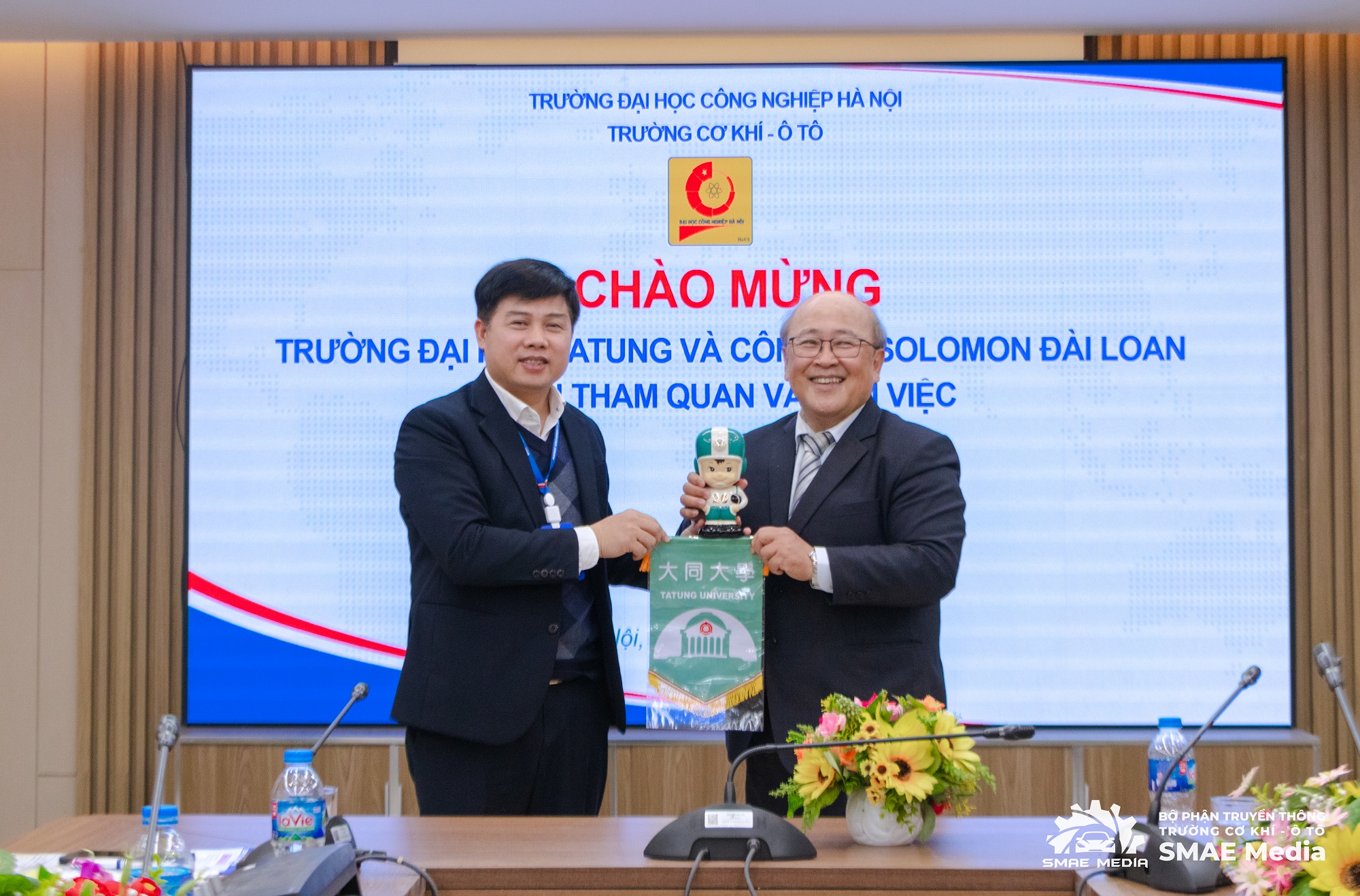 Tiếp đón và làm việc với trường Đại học Taitung và Công ty Solomon Đài Loan