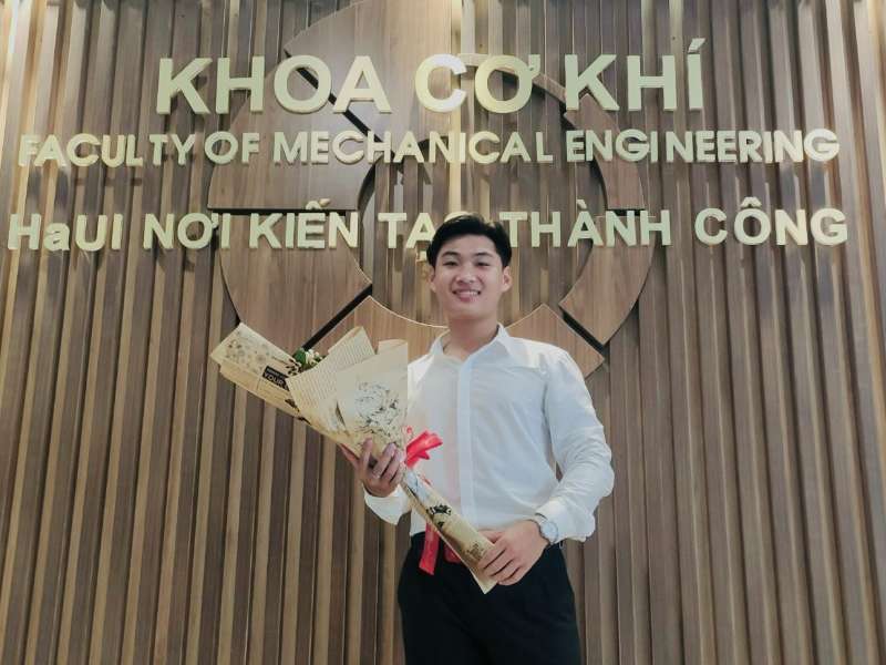 Nam sinh tốt nghiệp cùng lúc hai chương trình ngành CNKT Cơ khí và CNKT Điện,Điện tử