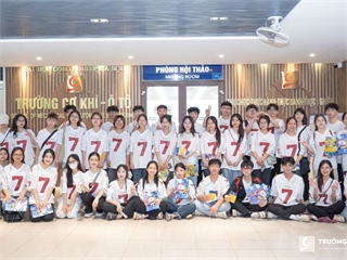 Học sinh THPT Vĩnh Yên hào hứng tham quan, trải nghiệm tại Trường Cơ khí – Ô tô