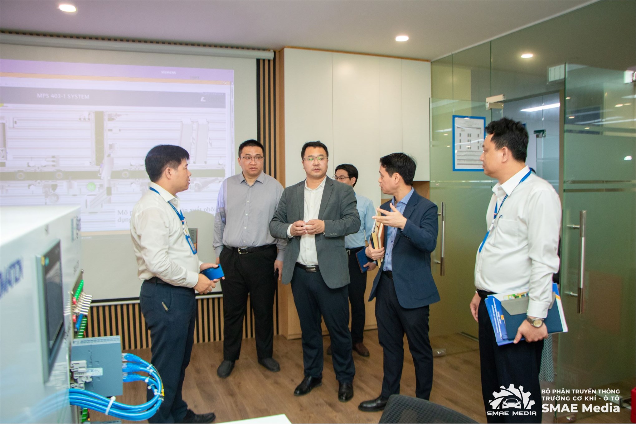 Tiếp đón và làm việc với công ty TNHH Công nghệ thông minh YOTOO Hong Kong về đào tạo kỹ năng, việc làm.
