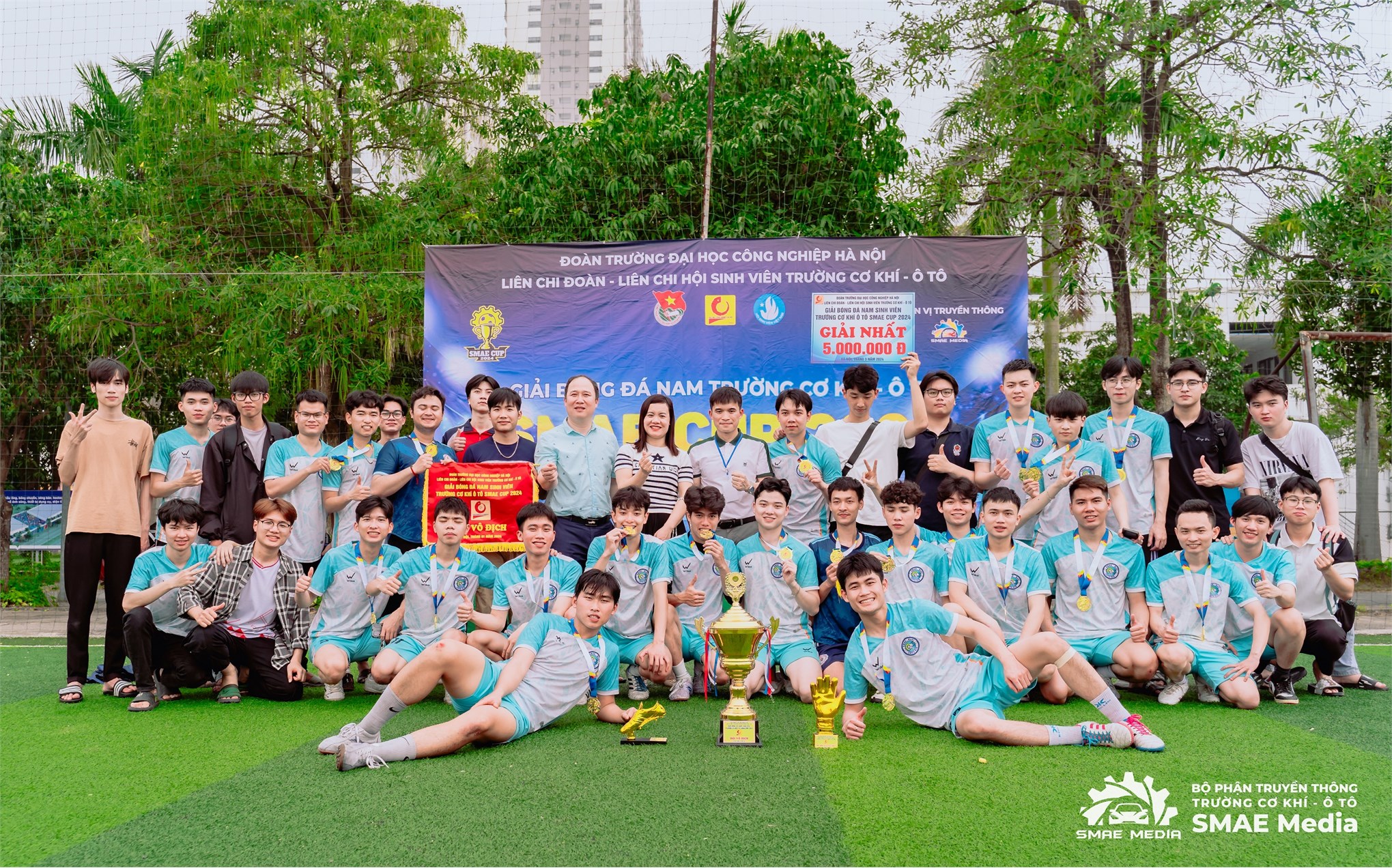 Chung kết và trao giải bóng đá nam sinh viên Trường Cơ khí – Ô tô SMAE CUP 2024