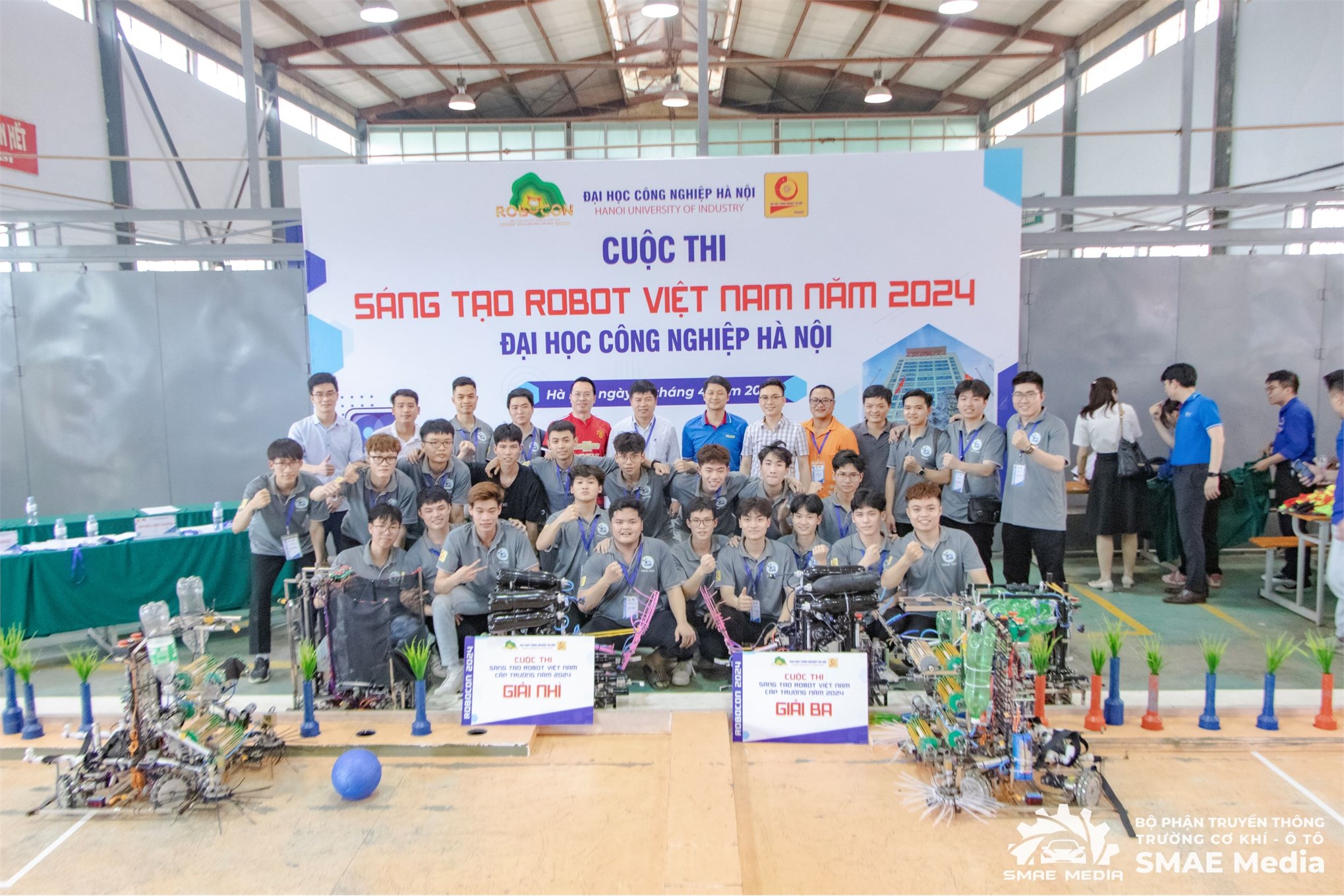 Hai đội Robot của Trường Cơ khí – Ô tô xuất sắc giành quyền tham gia Vòng loại miền Bắc Robocon 2024