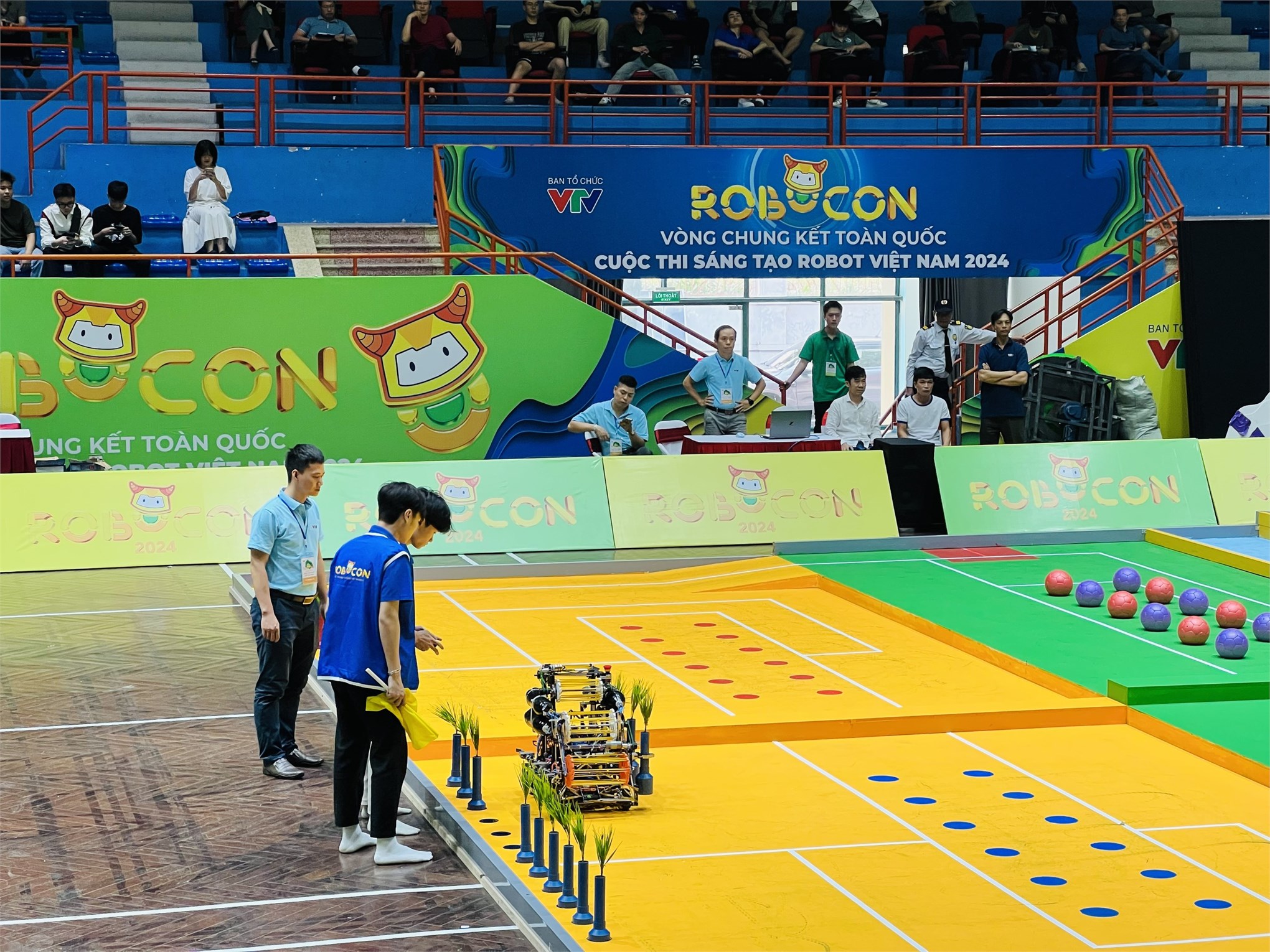 Vòng chung kết toàn quốc Robocon Việt Nam 2024 gọi tên DCN-SMAE 1 và DCN-SMAE 2