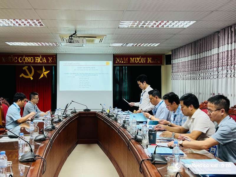 Nghiệm thu hai đề tài nghiên cứu khoa học cấp trường phục vụ đào tạo ngành CNKT Khuôn mẫu