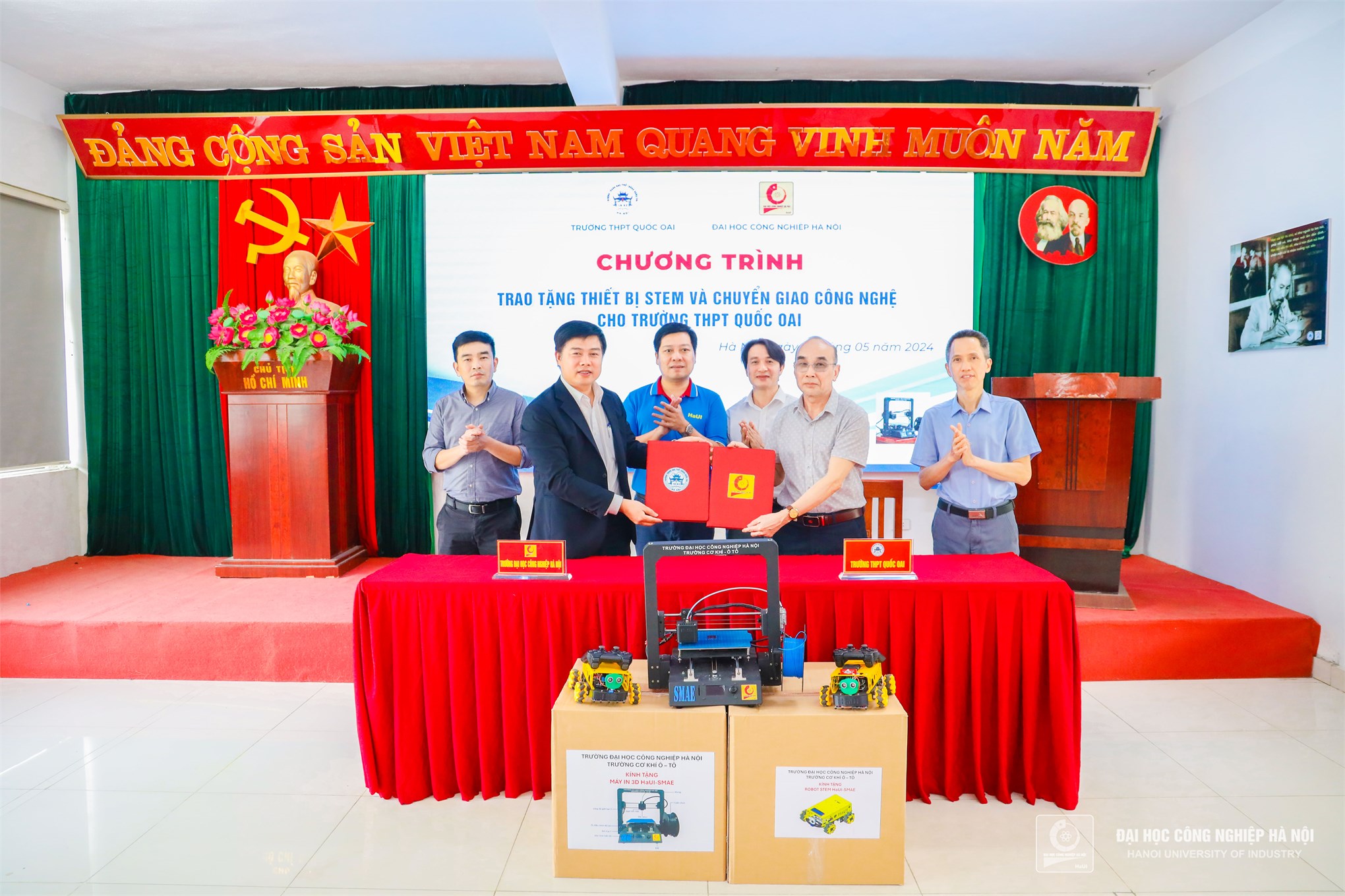 HaUI's School of Mechanical and Automotive Engineering Expands STEM Education Outreach to Quoc Oai High School Students