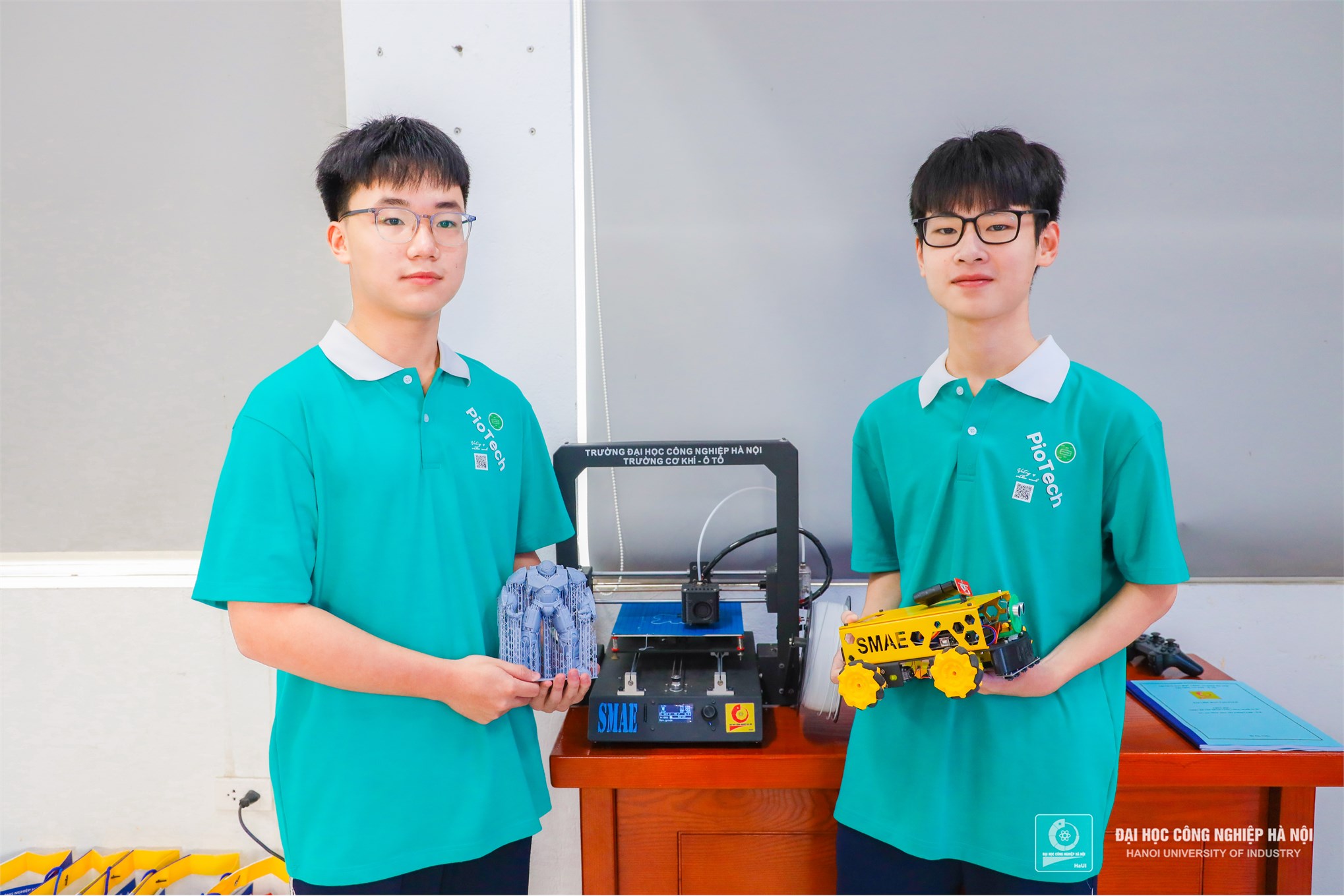 HaUI's School of Mechanical and Automotive Engineering Expands STEM Education Outreach to Quoc Oai High School Students