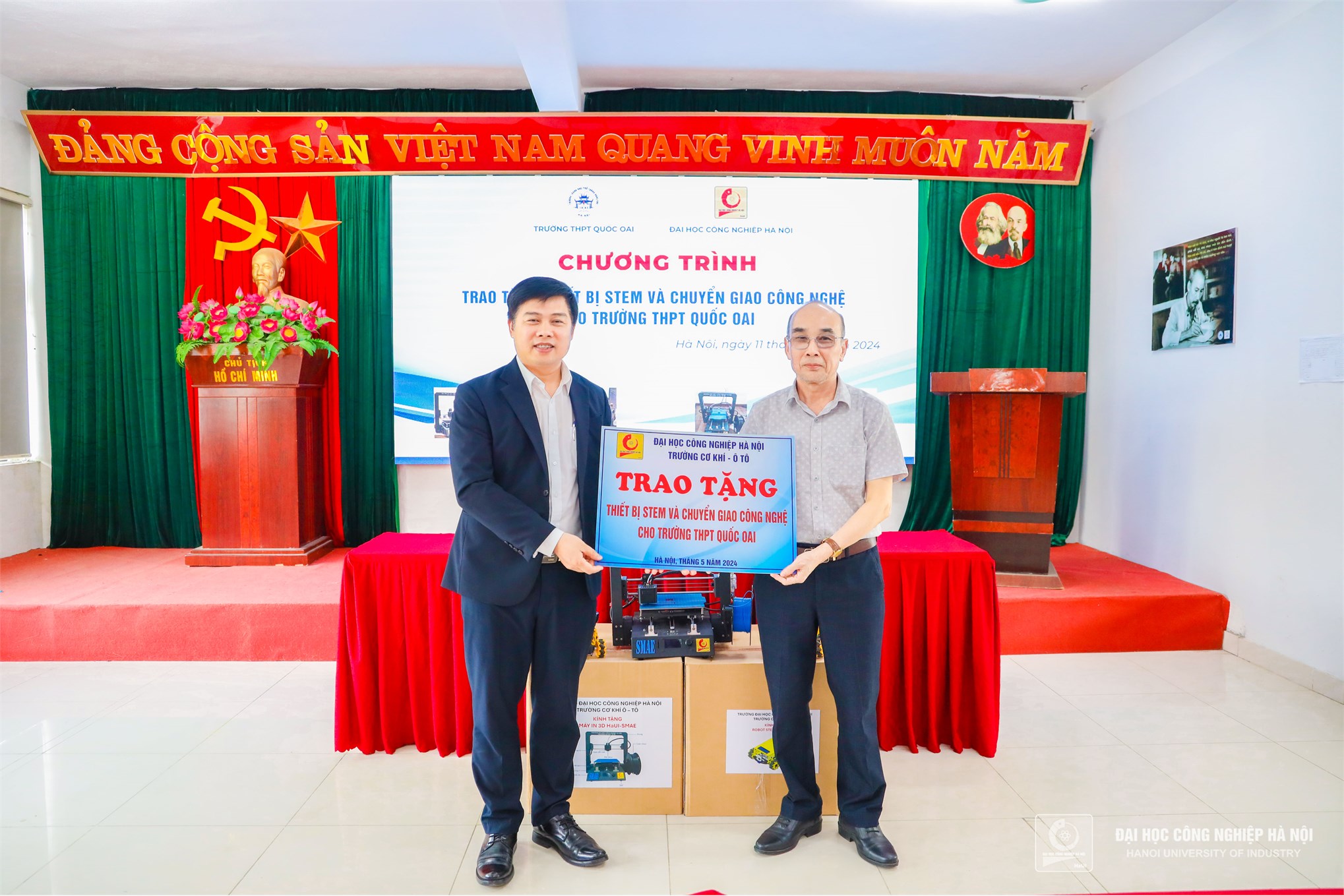 HaUI's School of Mechanical and Automotive Engineering Expands STEM Education Outreach to Quoc Oai High School Students