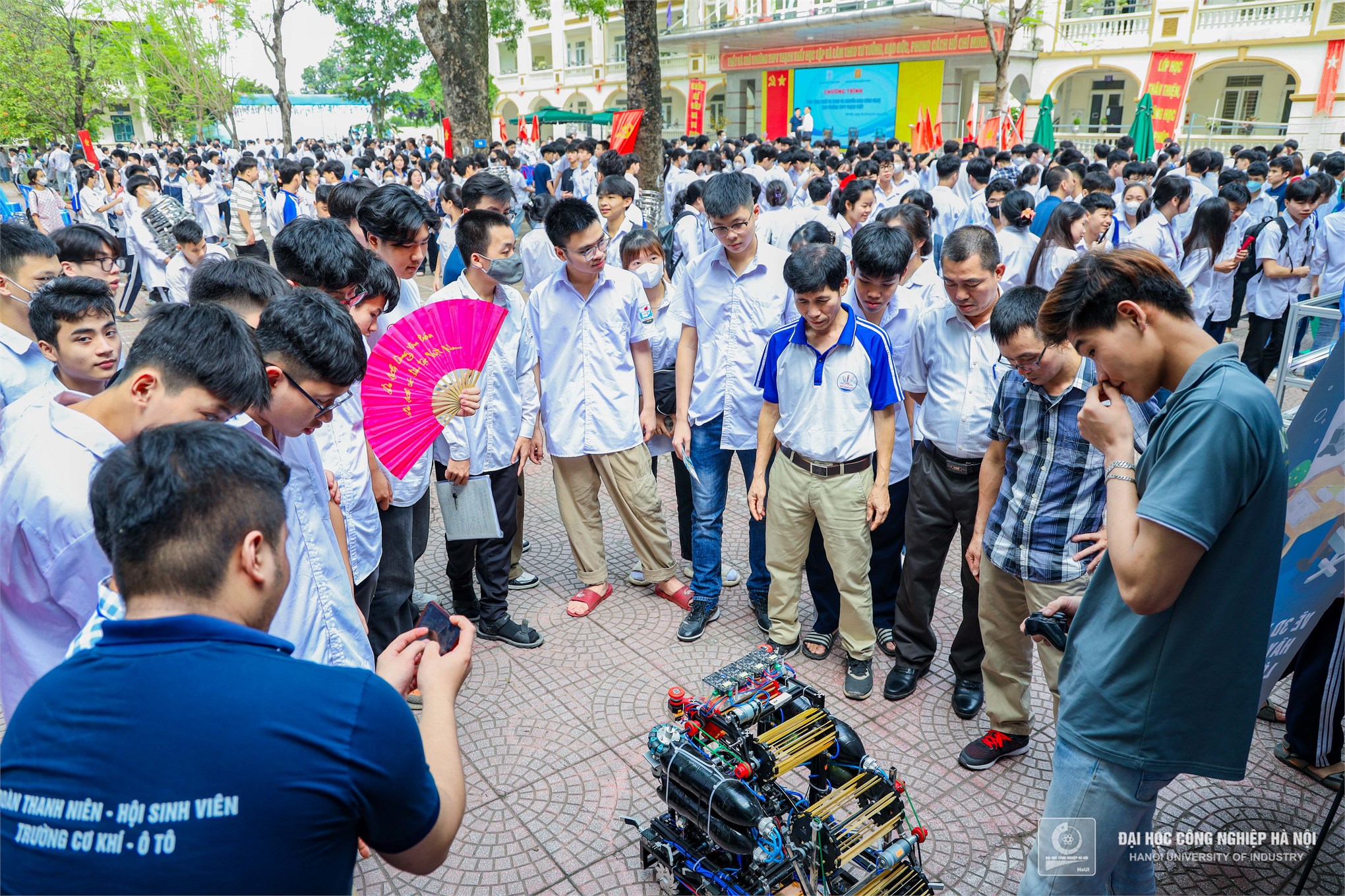 Trường Cơ khí – Ô tô nuôi dưỡng niềm đam mê khoa học và định hướng nghề nghiệp từ nền tảng STEM cho học sinh THPT Thạch Thất, Hà Nội