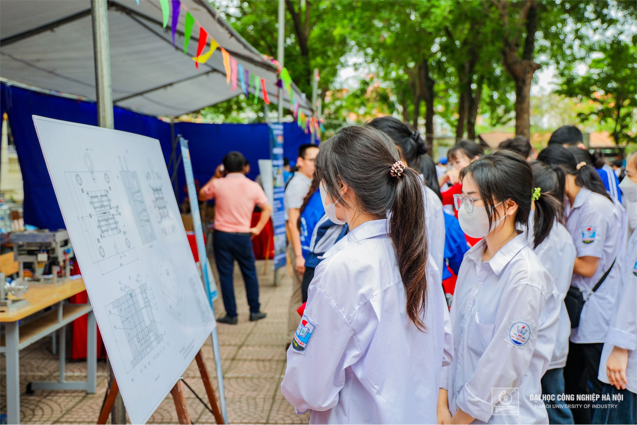 Trường Cơ khí – Ô tô nuôi dưỡng niềm đam mê khoa học và định hướng nghề nghiệp từ nền tảng STEM cho học sinh THPT Thạch Thất, Hà Nội