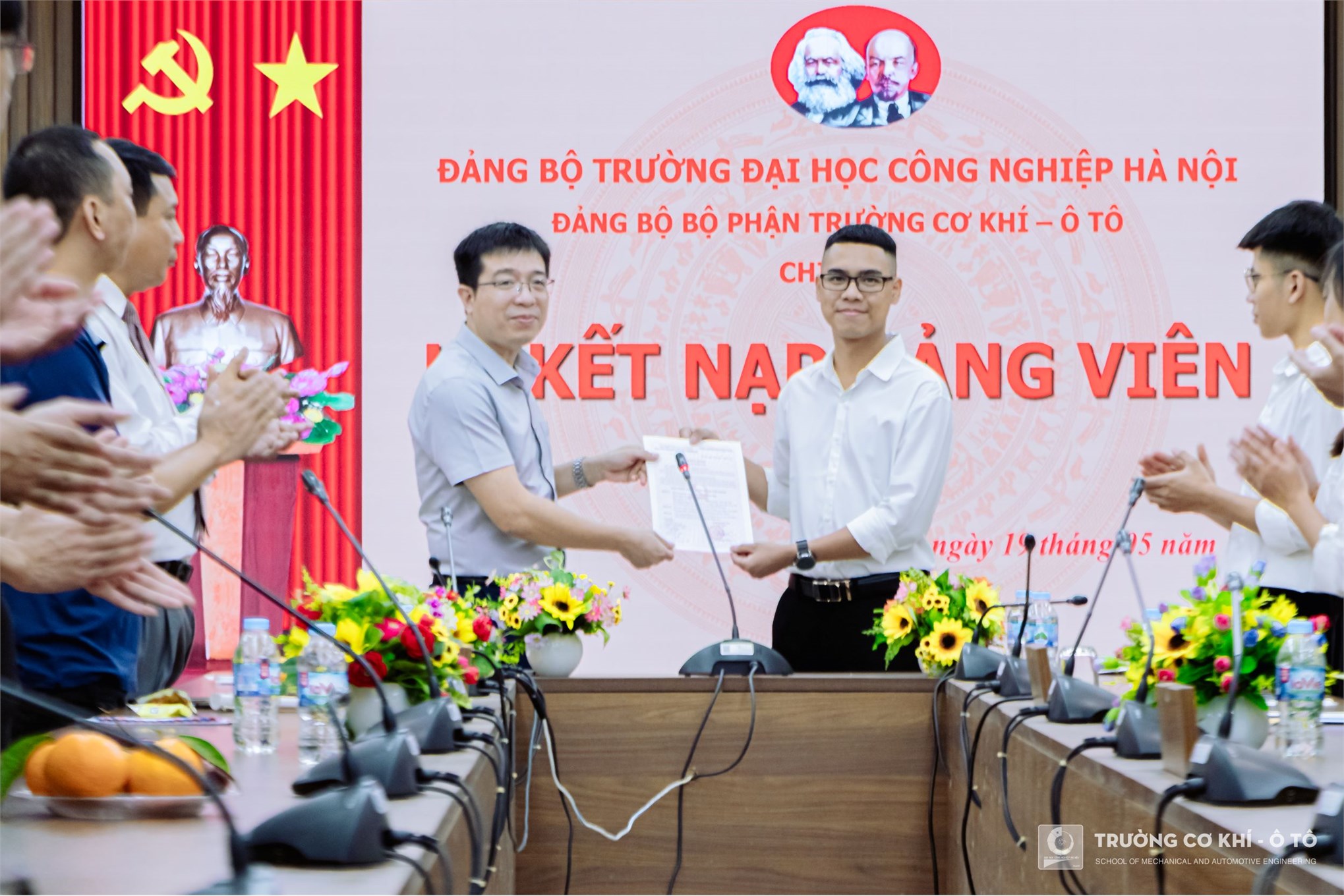 Chi bộ 4 – Đảng bộ Bộ phận Trường Cơ khí – Ô tô tổ chức kết nạp đảng viên mới