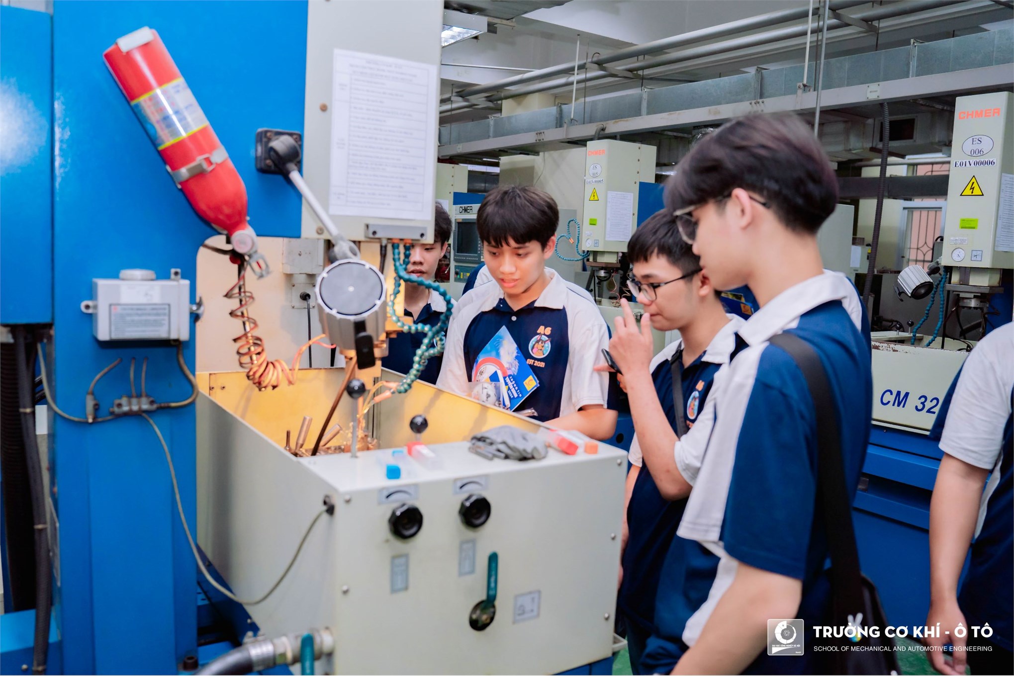 Vinh Yen High School Students Excited to Visit and Experience SMAE