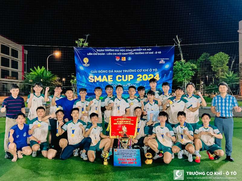 Nhà vô địch giải bóng đá nam sinh viên SMAE CUP 2024 cơ sở Hà Nam gọi tên lớp Đại học Ô tô 3 Khóa 18