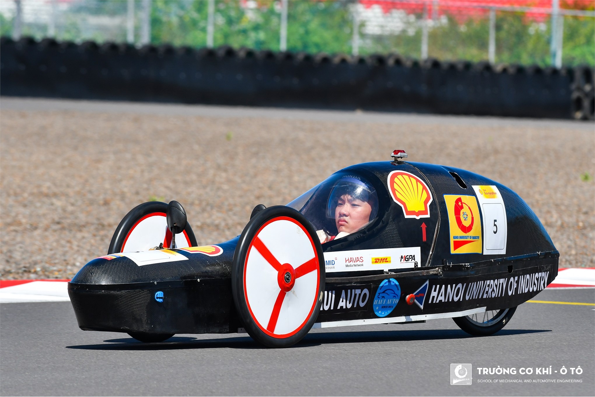 HaUI AUTO đạt thành tích xuất sắc lọt top 3 tại cuộc thi Shell Eco-marathon 2024