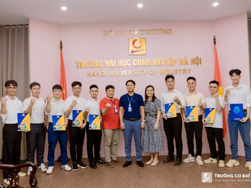 Tân cử nhân Trường Cơ khí – Ô tô tự hào góp sức vào sự nghiệp xây dựng và bảo vệ tổ quốc