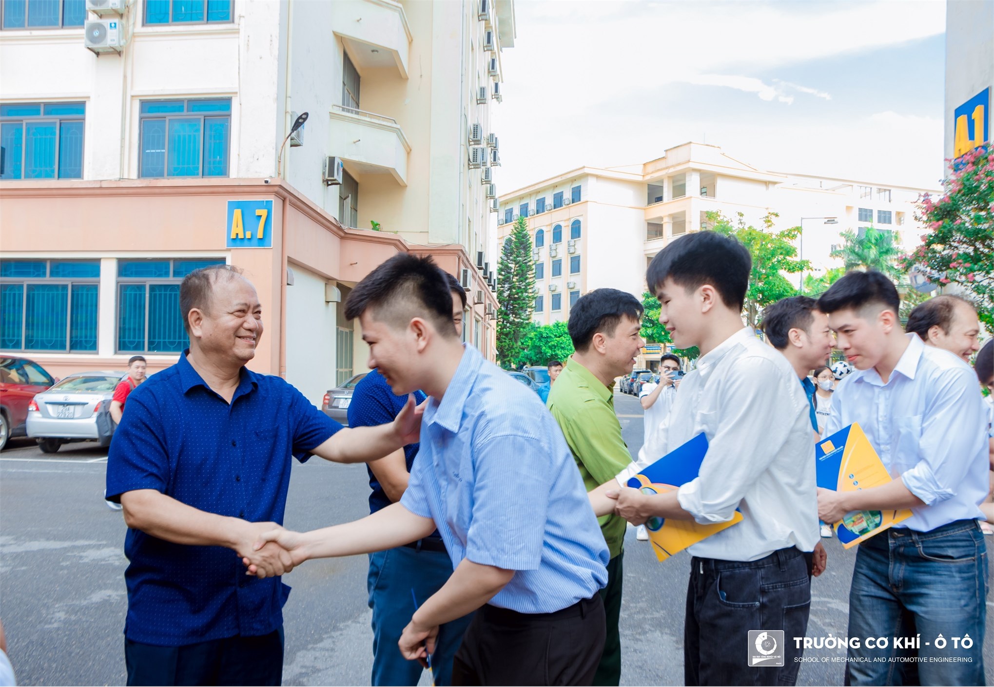 Tân cử nhân Trường Cơ khí – Ô tô tự hào góp sức vào sự nghiệp xây dựng và bảo vệ tổ quốc