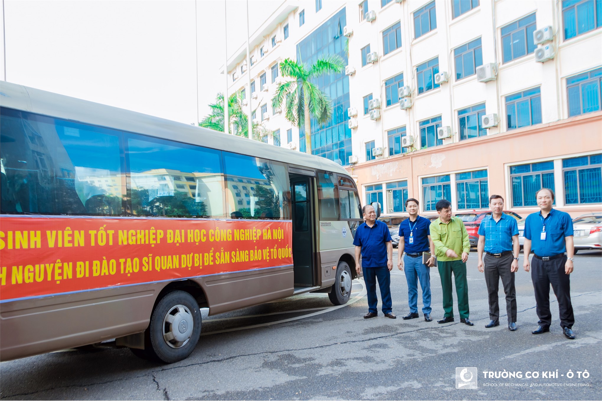 Tân cử nhân Trường Cơ khí – Ô tô tự hào góp sức vào sự nghiệp xây dựng và bảo vệ tổ quốc