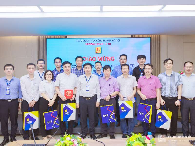 Chia sẻ kinh nghiệm đào tạo, nghiên cứu khoa học, đảm bảo chất lượng và hợp tác quốc tế giữa Trường Cơ khí - Ô tô, Đại học Công nghiệp Hà Nội và Trường Quốc tế, Đại học Quốc Gia Hà Nội