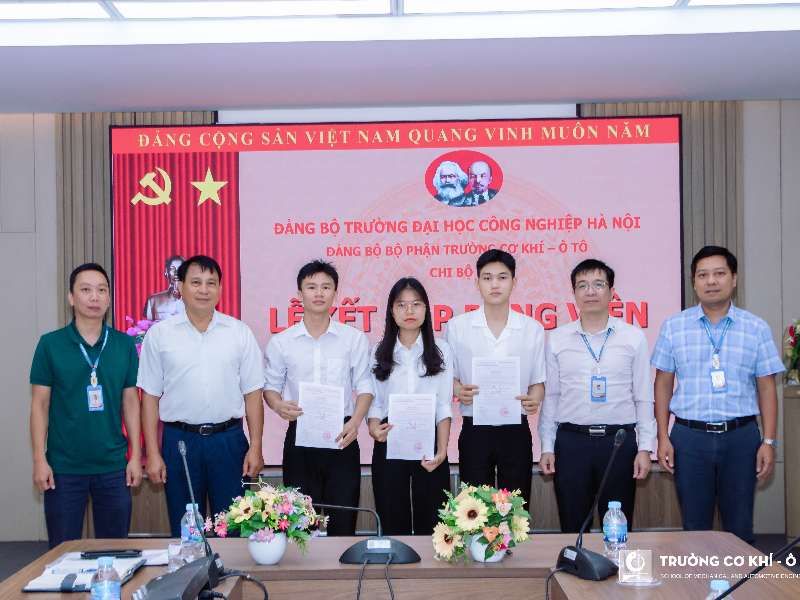 Chi bộ 4 – Đảng bộ Bộ phận Trường Cơ khí – Ô tô tổ chức kết nạp đảng viên mới