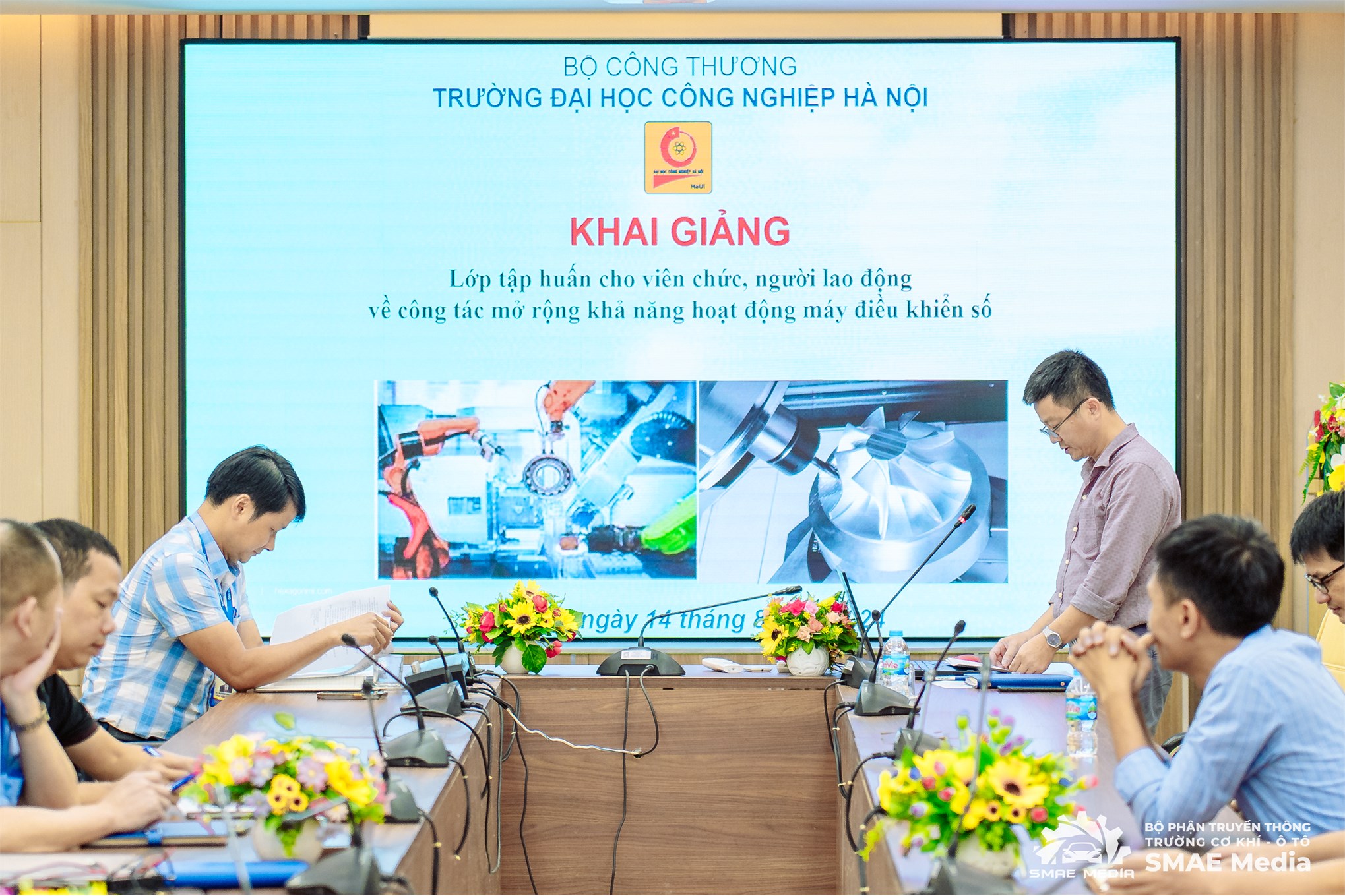 Mở rộng khả năng hoạt động máy điều khiển số cho viên chức, người lao động Trường Cơ khí – Ô tô