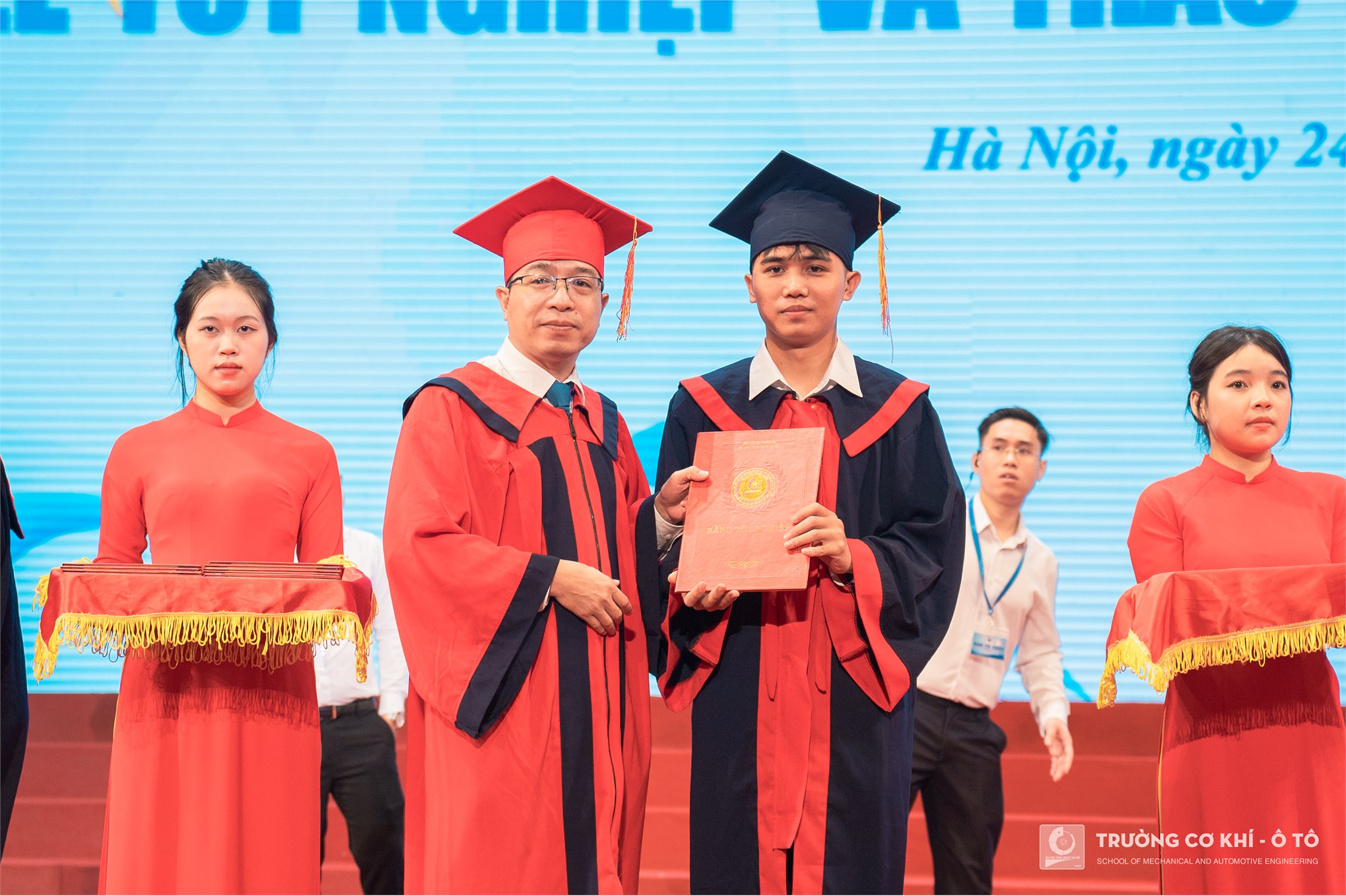 Khoảnh khắc đáng nhớ của học viên, sinh viên Trường Cơ khí – Ô tô trong lễ tốt nghiệp 2024