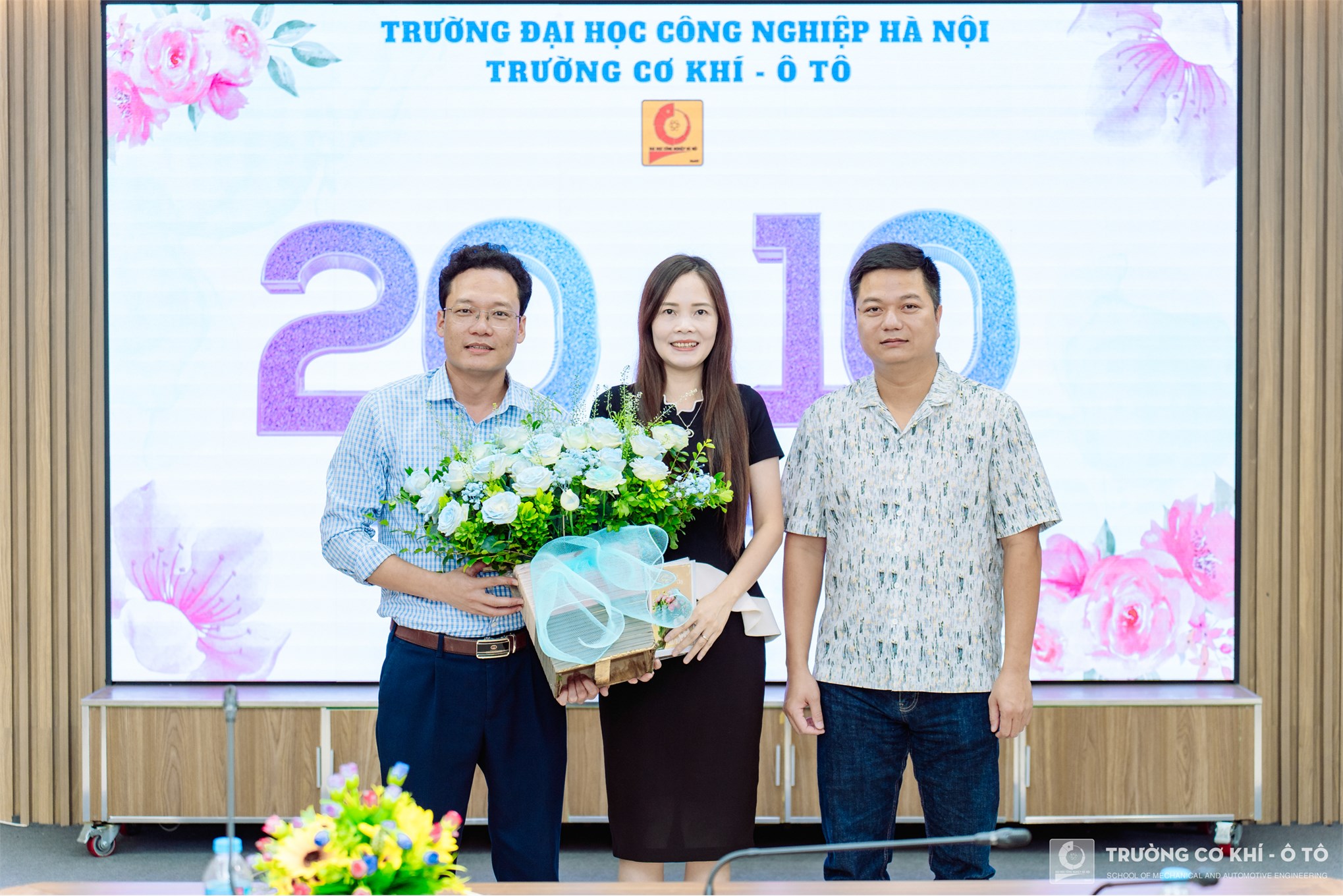 Ấm áp chương trình “Chào mừng ngày phụ nữ Việt Nam 20/10” tại Trường Cơ khí – Ô tô