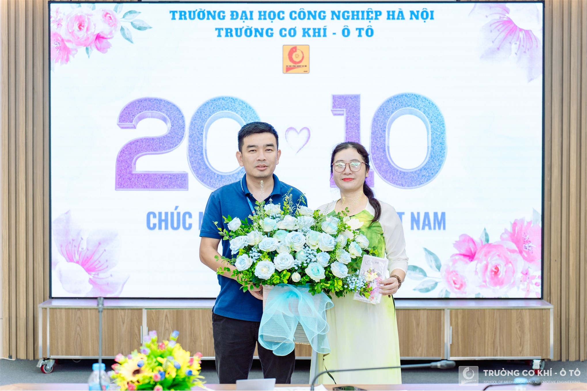 Ấm áp chương trình “Chào mừng ngày phụ nữ Việt Nam 20/10” tại Trường Cơ khí – Ô tô