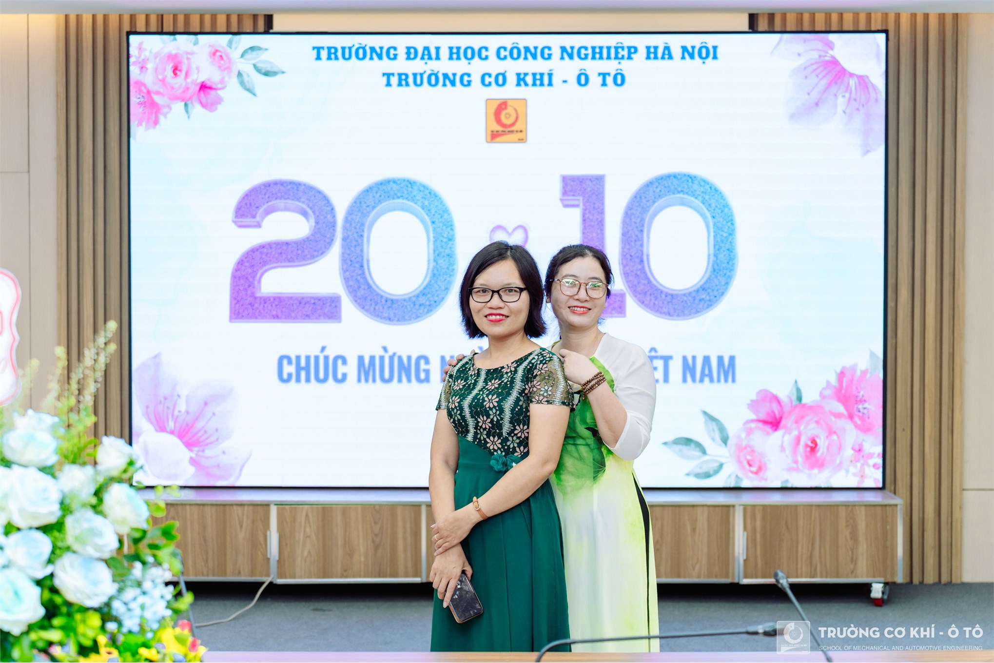 Ấm áp chương trình “Chào mừng ngày phụ nữ Việt Nam 20/10” tại Trường Cơ khí – Ô tô