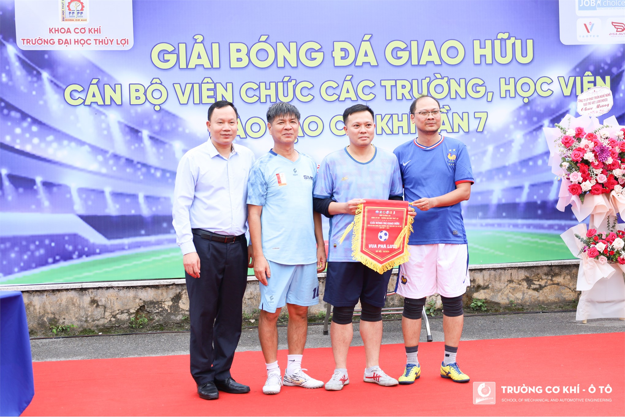 Khoảnh khắc ấn tượng tại giải bóng đá giao hữu cán bộ viên chức các Trường, Học viện đào tạo Cơ khí lần thứ 7