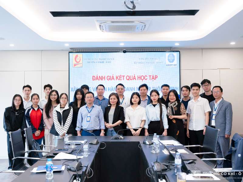 Sinh viên Trường Cơ khí - Ô tô tự tin khởi nghiệp sau khóa đào tạo "Xây dựng và vận hành doanh nghiệp thông minh"