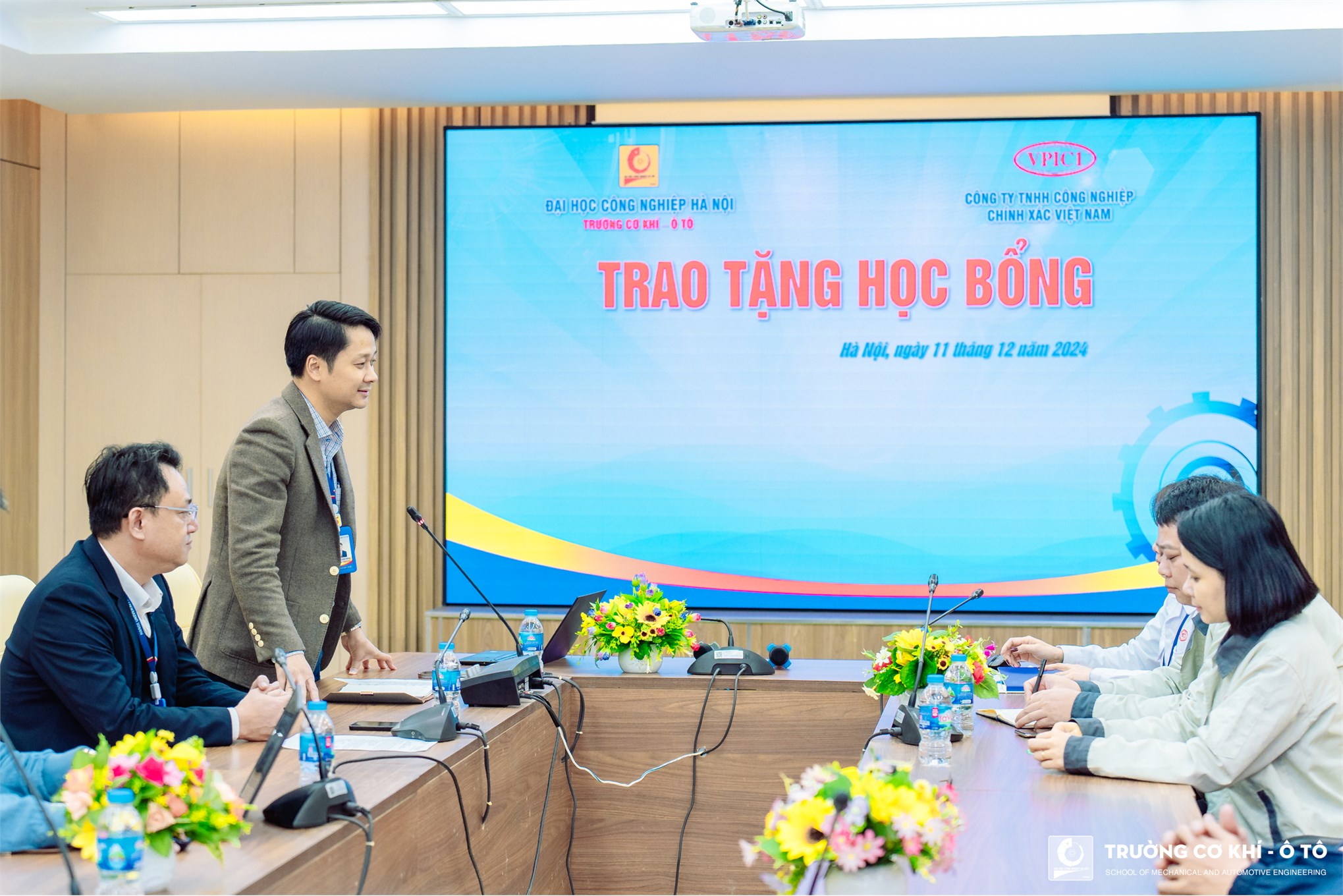 VPIC 1 trao học bổng và cơ hội việc làm cho sinh viên Trường Cơ khí - Ô tô