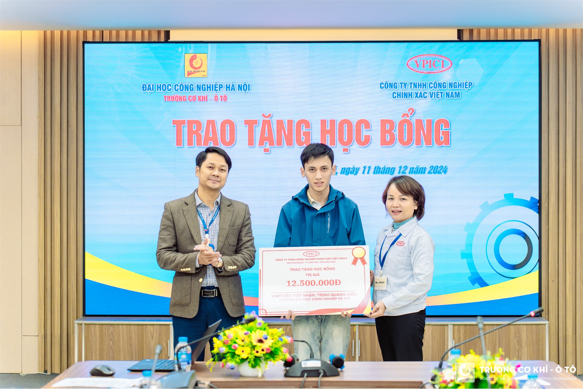 VPIC 1 trao học bổng và cơ hội việc làm cho sinh viên Trường Cơ khí - Ô tô