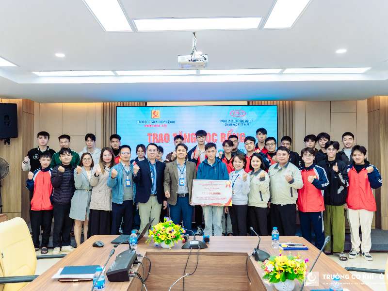VPIC 1 Company awards scholarships and job opportunities to students of School of Mechanical and Automotive Engineering