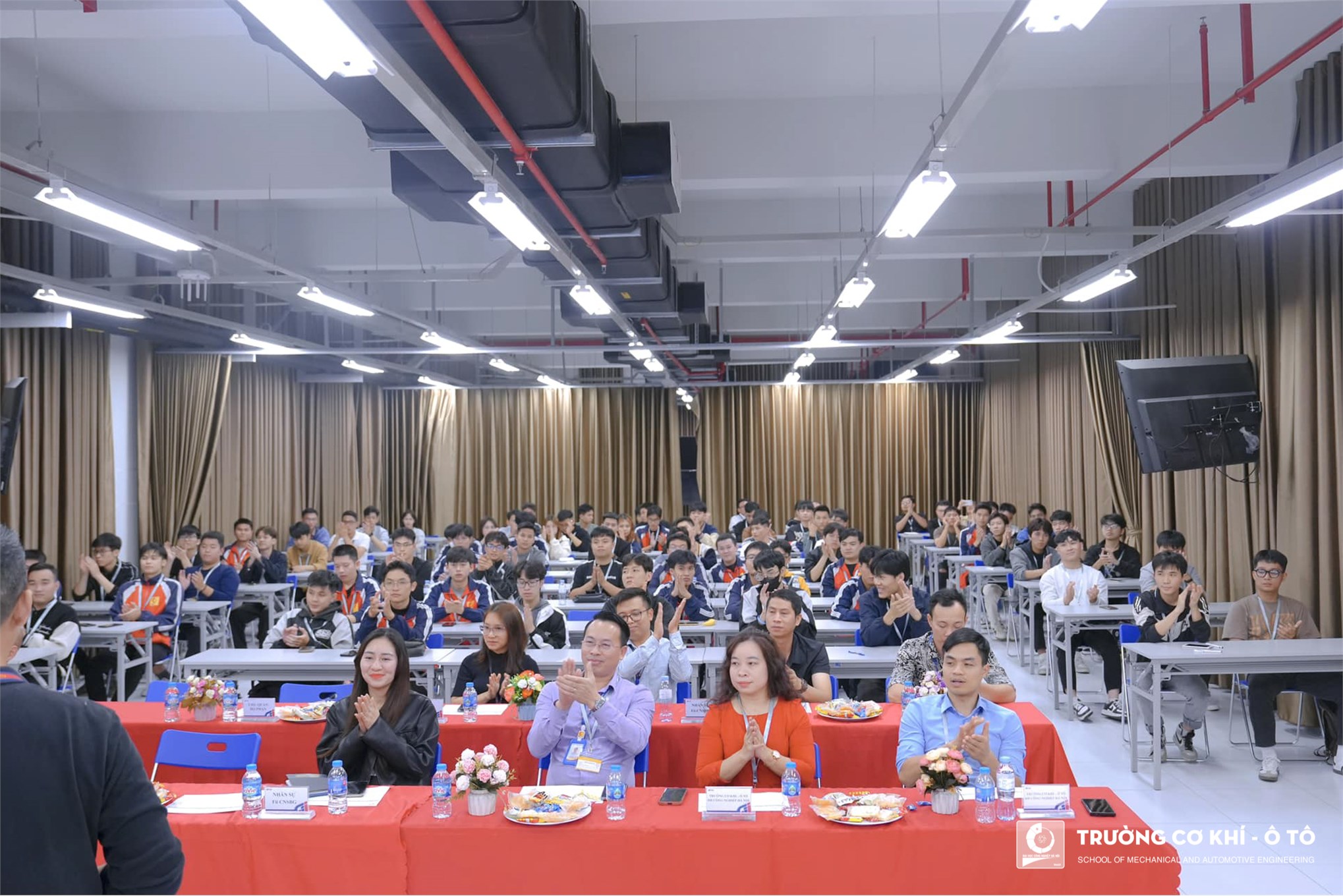 Hon Hai Precision Industry Co., Ltd warmly welcomes future graduates and engineers from the School of Mechanical and Automotive Engineering