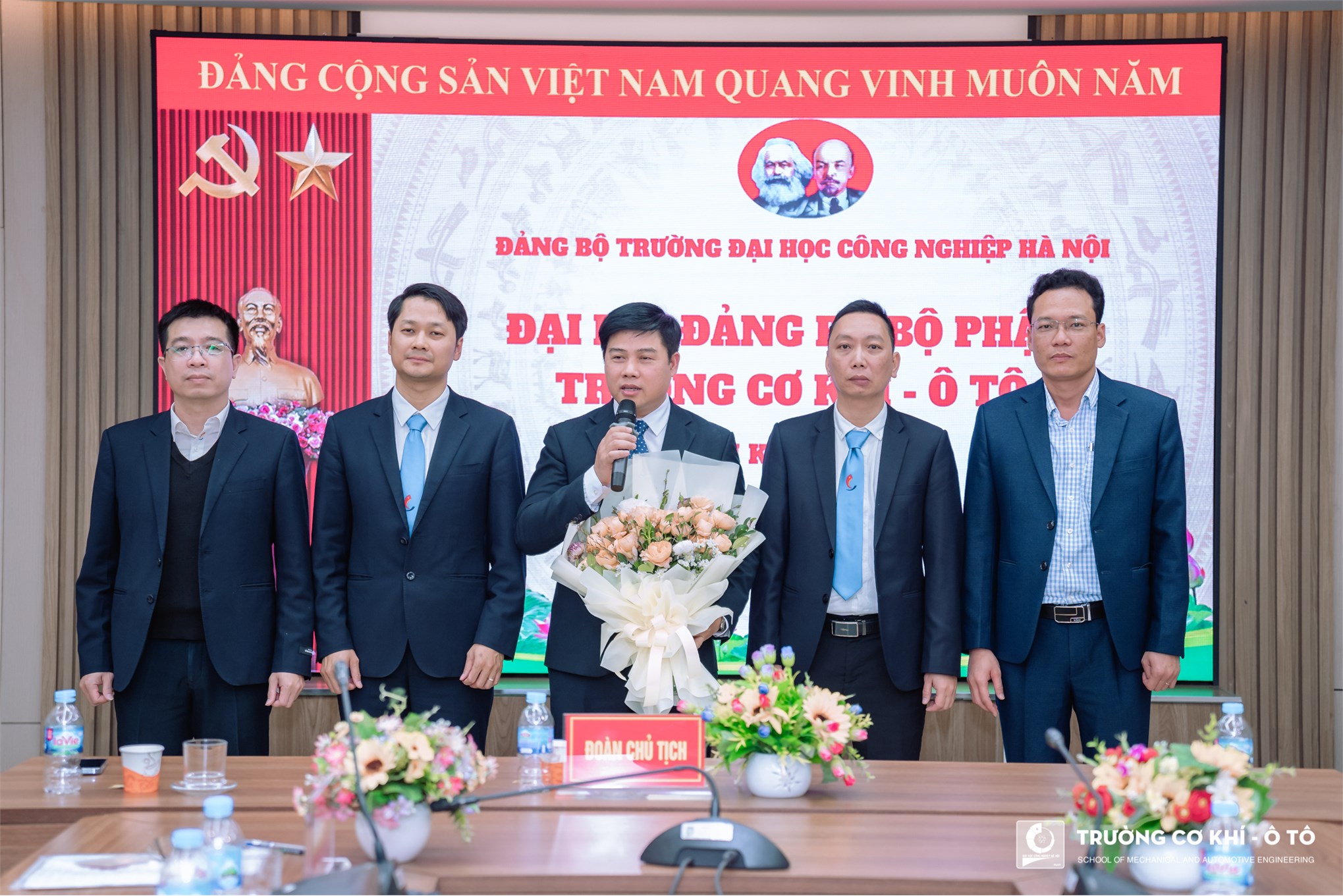 Đại hội đại biểu Đảng bộ Bộ phận Trường Cơ khí – Ô tô nhiệm kỳ 2025 – 2030: Phát huy truyền thống, đổi mới tư duy, sáng tạo, tiên phong Đào tạo chất lượng cao - Nghiên cứu khoa học - Hợp tác quốc tế